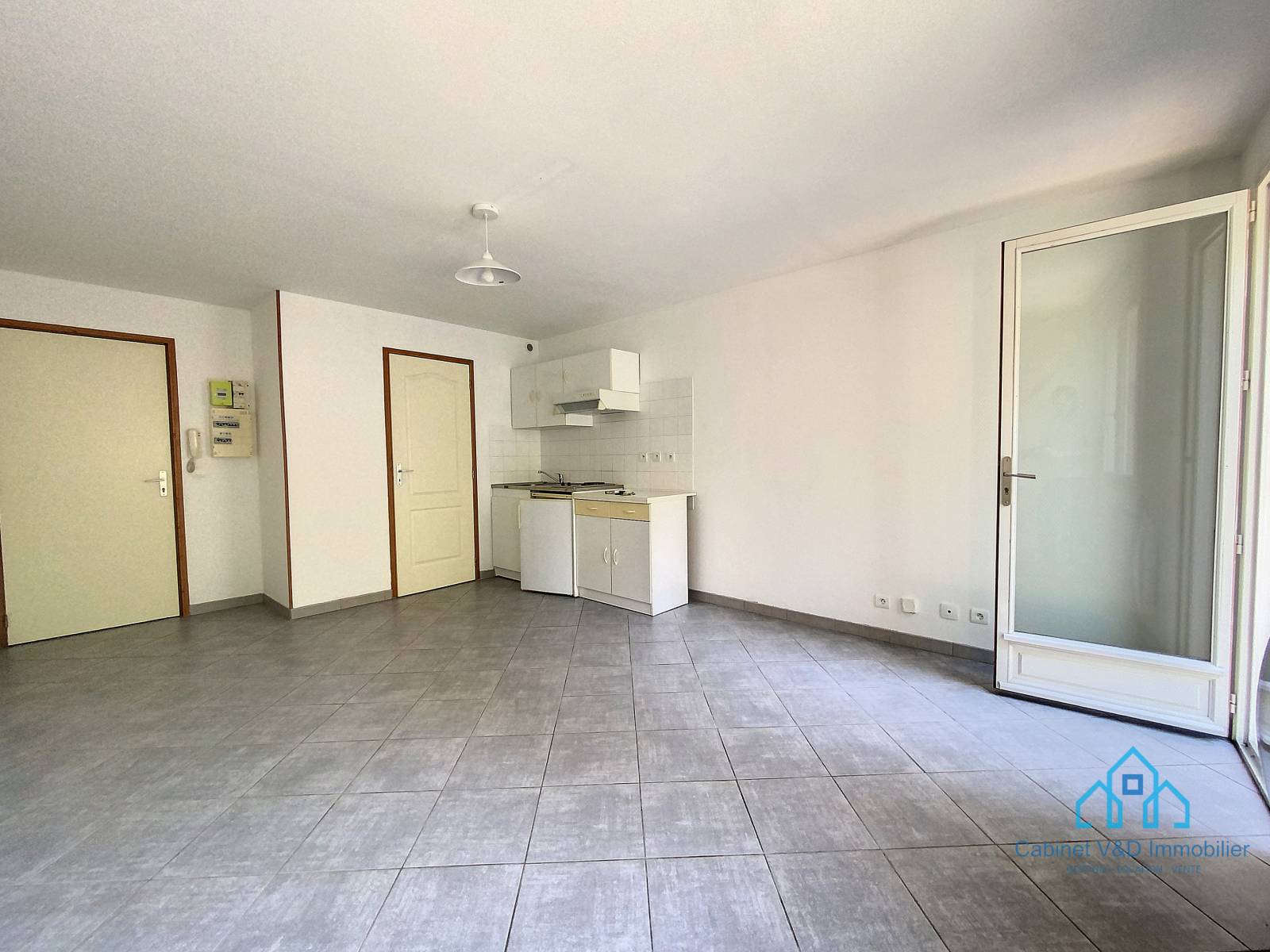 Appartement T1 à louer au centre ville de Muret - 23m2 avec cours attenante privative au calme au Sud de Toulouse